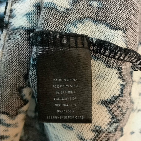 Simply Vera Wang M Medium 8 - 10 Top Shirt 3/4 Sleeve Crew Top Black Blue EUC - Picture 6 of 6